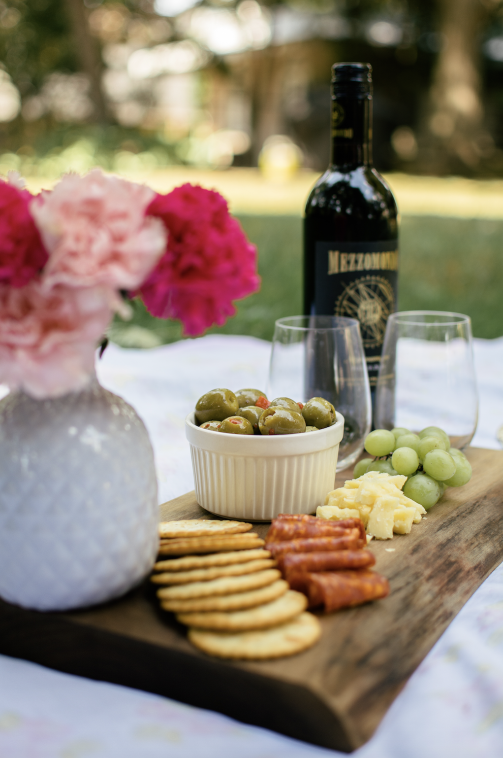 How to Have a Romantic Picnic at Home