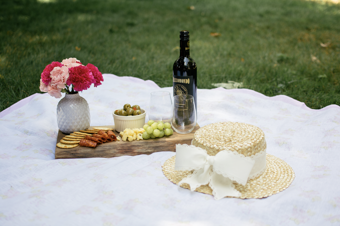 How to Have a Romantic Picnic at Home