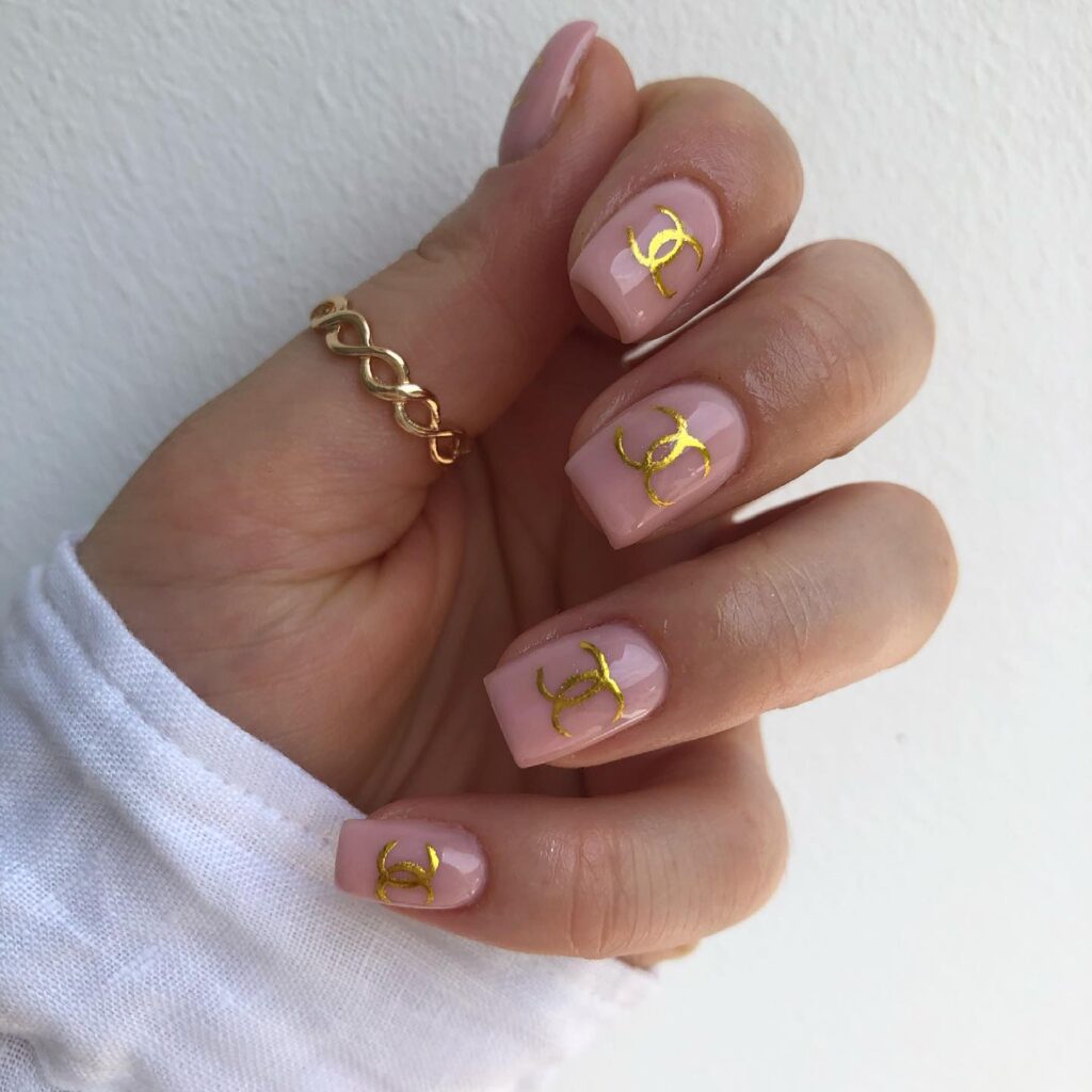 gold nails, gold nails ideas, gold nails acrylic, gold nails design, gold nails prom, gold nails short, gold nails aesthetic, gold nails ideas simple, designer nails, designer nails ideas, designer nails chanel, chanel nails