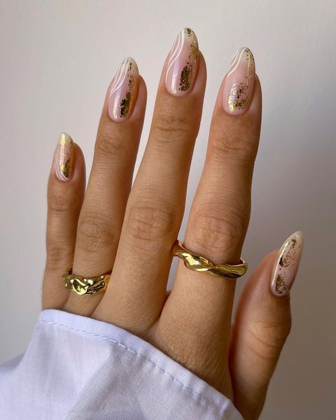 gold nails, gold nails ideas, gold nails acrylic, gold nails design, gold nails prom, gold nails short, gold nails aesthetic, gold nails ideas simple, swirl nails, white and gold nails, swirl nails ideas, swirl nails design