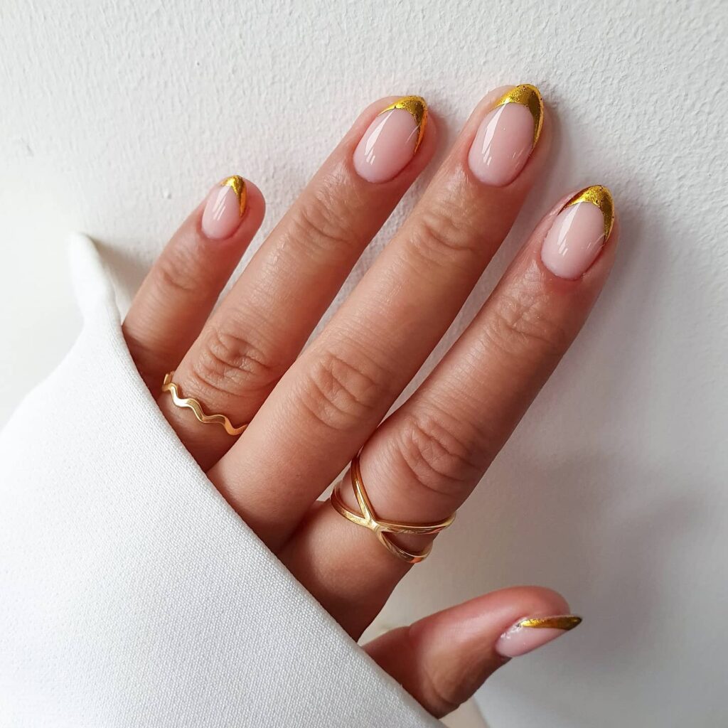 gold nails, gold nails ideas, gold nails acrylic, gold nails design, gold nails prom, gold nails short, gold nails aesthetic, gold nails ideas simple, French tip nails, French tip nails gold, metallic nails