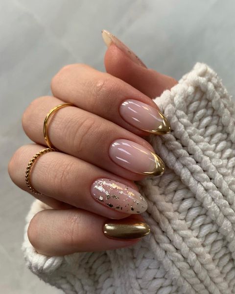 gold nails, gold nails ideas, gold nails acrylic, gold nails design, gold nails prom, gold nails short, gold nails aesthetic, gold nails ideas simple, French tip nails, French tip nails gold, glitter nails, glitter nails ideas